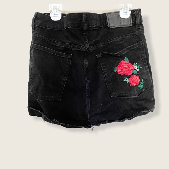 H&M Pants - Rose Raw Hem Cut off Shorts Size 10